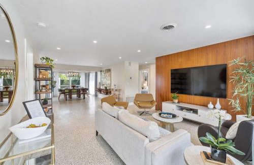 Coral Heights Casa | 5 mins to Beach Pool & Tiki Hut BBQ