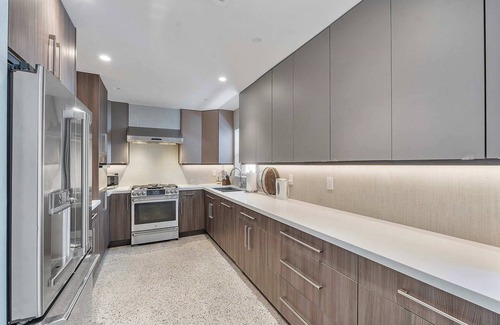 Coral Heights Casa | 5 mins to Beach! Pool & Tiki Hut | BBQ