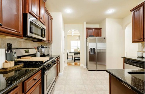Phenix City Casa | 5 mins to Downtown Columbus & 20 to Fort Moore - Private Bathroom and Bedroom
