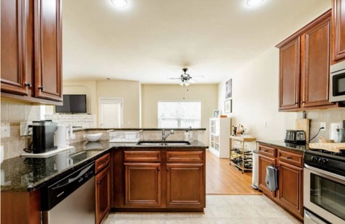 Phenix City Casa | 5 mins to Downtown Columbus & 20 to Fort Moore - Private Bathroom and Bedroom