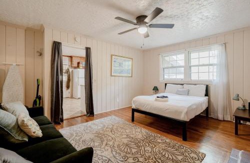 Forest Acres Casa | 5 mins to Fort Jackson - The Wooded Hilltop Ranch