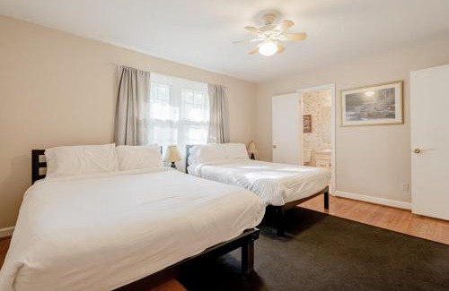 Forest Acres Casa | 5 mins to Fort Jackson - The Wooded Hilltop Ranch