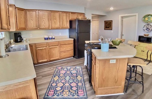 Berryville Casa | 5 mins to Kings River access, 4 BR, Fire Pit, Full Kitchen