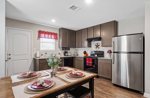 Willis Casa | 5 Mins to Lake Conroe & I-45, Unwind & Explore