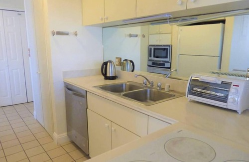 McCully - Moiliili Condominio | 5 mins to the Beach/ OCEAN+Mt View. Centrally located in Waikiki