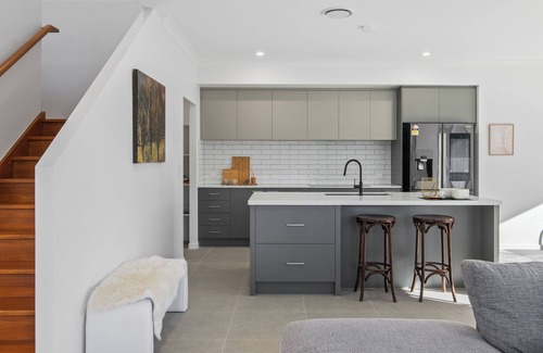 Calamvale Casa | 5 Mins to the shopping centre - Family size with extra living area in Calamvale