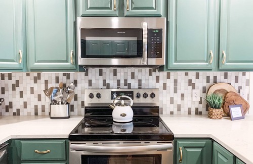 Mountainside Casa | 5 mins to Wisp! Super Cute Renovated Home w/ Lake Views + Hot tub!