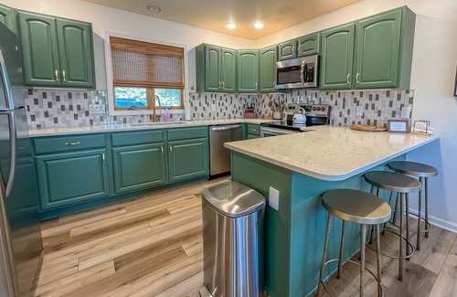 Mountainside Casa | 5 mins to Wisp! Super Cute Renovated Home w/ Lake Views + Hot tub!