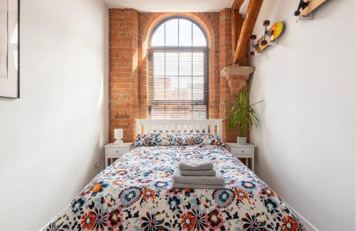 Nottingham City Centre Apartamento | 5 mins walk from centre, spacious city apt, open-plan