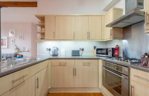 Nottingham City Centre Apartamento | 5 mins walk from centre, spacious city apt, open-plan