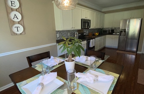 Charlotte Casa | 5 minute drive to UNCC, Motor Speedway & PNC Music