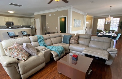 Charlotte Casa | 5 minute drive to UNCC, Motor Speedway & PNC Music