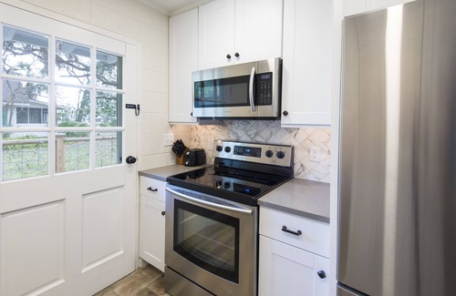 Saint Simons Island Cabaña | 5 minutos a pie de playa! Recientemente renovado y listado. Decorado profesionalmente