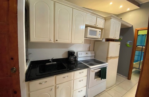 Jacó Cabina | 5 minute to the Center of town Condo - secure, large pool!