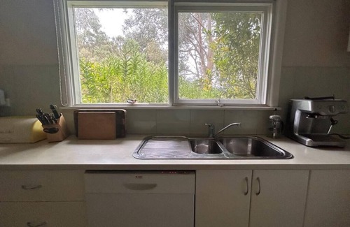 Balnarring Beach Casa | 5 minute walk to Merricks Beach from comfortable beach shack