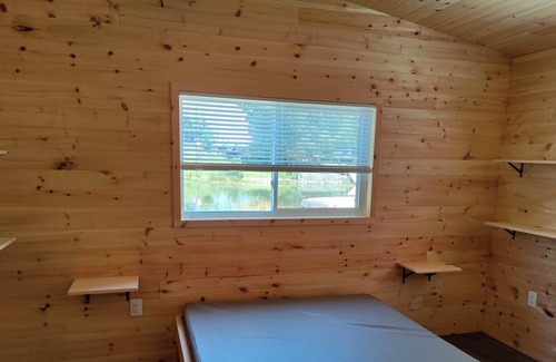 Picton Cabina | 5 minute walk to Sandbanks Beach! In the heart Prince Edward County