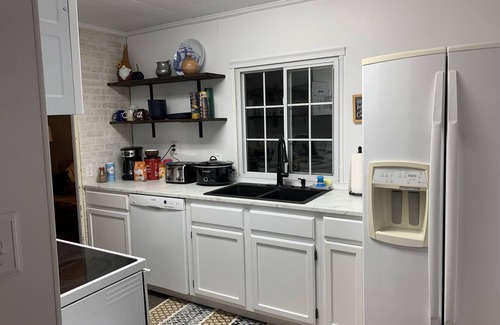 Harters Heights Casa | 5 minute walk to Notre Dame University! 3 Bedroom home in South Bend, Indiana