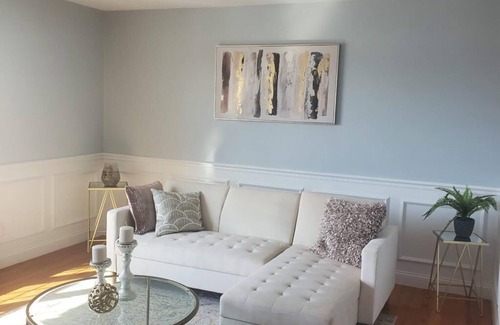 Worcester Casa | 5 minute walk to St. Vincent hospital and UMASS University Hospital