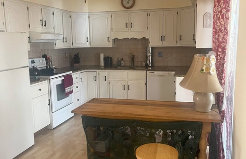 Stockton Casa | 5 minute walk to the Delaware River in Stockton, New Jersey!