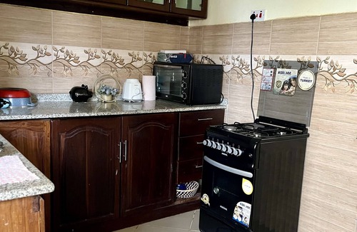 Kijitonyama Apartamento | 5 minutes drive ti Mlimani City Shopping Mall. Family sized close to the road
