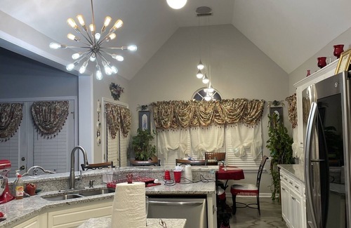 Peach Orchard Casa | 5 minutes from Diamond lake.