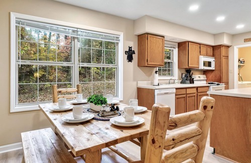 Sevierville Cabaña | Family Cabin just 5 minutes from Dollywood! Fun Game Room