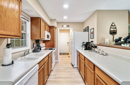 Sevierville Cabaña | Family Cabin just 5 minutes from Dollywood! Fun Game Room