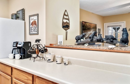 Sevierville Cabaña | Family Cabin just 5 minutes from Dollywood! Fun Game Room