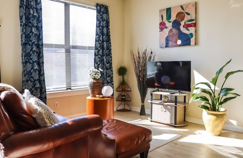 West End Condominio | 5 minutes from Downtown Atlanta, cottage styled condo high rise!