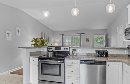 Cape Carteret Casa | 5 minutes from Emerald Isle Beach!
