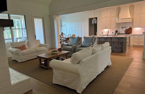 Opelika Casa | 5 minutes from Robert Trent Jones Grand National. 5 bedrooms and 3.5 baths.