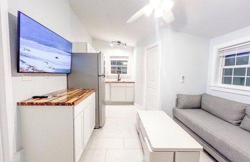 Cedar Point Apartamento | 5 minutes from the beach! Water access with kayaks and launch from house!