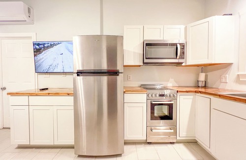 Cedar Point Apartamento | 5 minutes from the beach! Water access with kayaks and launch from house!