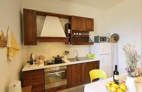 Donoratico Apartamento | 5 minutes from the sea, Apartment "La Stazione", for families in the town center
