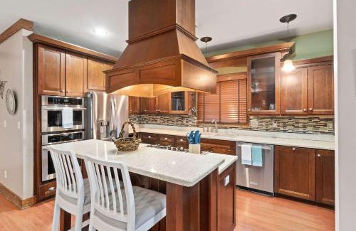 Clarksville Casa | 5 Minutes to Campbell - Clarksville Craftsman