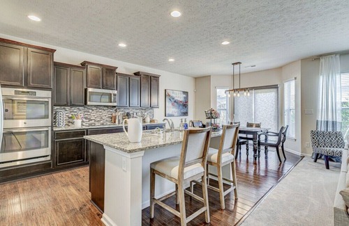 Westfield Casa | 5 Minutes to Grand Park, Fully Stocked Home with Game Room
