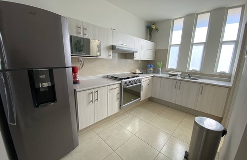 San Luis Potosí Condominio | 5 minutes to Industrial Zone! Family-sized condo with pool, gym and playground