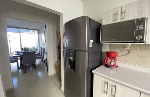 San Luis Potosí Condominio | 5 minutes to Industrial Zone! Family-sized condo with pool, gym and playground