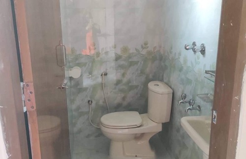 Mirpur Casa | 5 minutes to Mirpur Cricket Stadium! Family sized condo with varanda