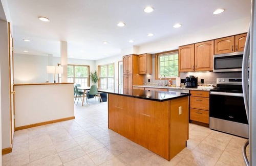 Gansevoort Casa | 5 Minutes to Saratoga spacious 5 bedroom home