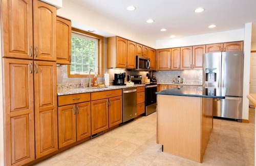 Gansevoort Casa | 5 Minutes to Saratoga spacious 5 bedroom home