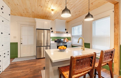 Eastside Casa | 5 Minutes to SU, Renovated, Sleeps 6, in popular Westcott, steps to restaurants