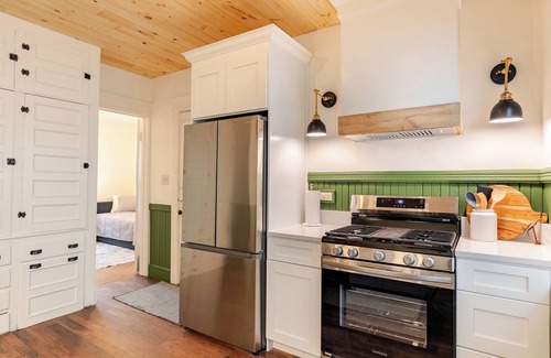 Eastside Casa | 5 Minutes to SU, Renovated, Sleeps 6, in popular Westcott, steps to restaurants