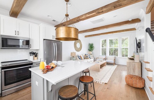 Old Village Casa | 5 Minutes to Sullivan's Island or Shem Creek!