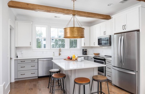 Old Village Casa | 5 Minutes to Sullivan's Island or Shem Creek!