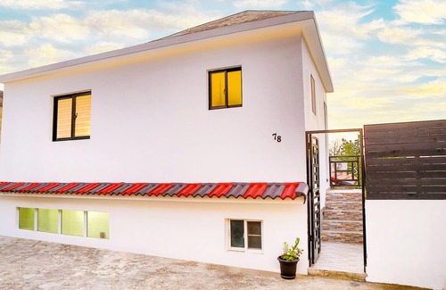 Gaspar Hernandez Apartamento | 5 minutes to the Town. Restaurant, Grocery store, Banks. much more !