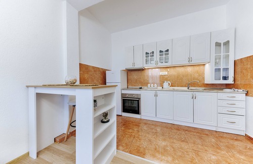Dobra Voda Apartamento | 5 minutes to the beaches and nice restaurants ! Family apartment w/sea view.