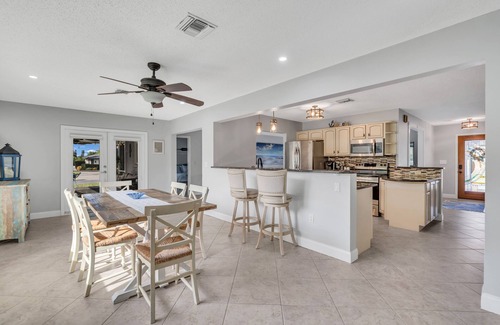 Sorrento Shores Casa | 5 minutes to the BEACH! Beautiful neighborhood on intercoastal. Family friendly