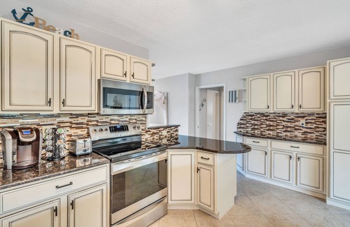 Sorrento Shores Casa | 5 minutes to the BEACH! Beautiful neighborhood on intercoastal. Family friendly