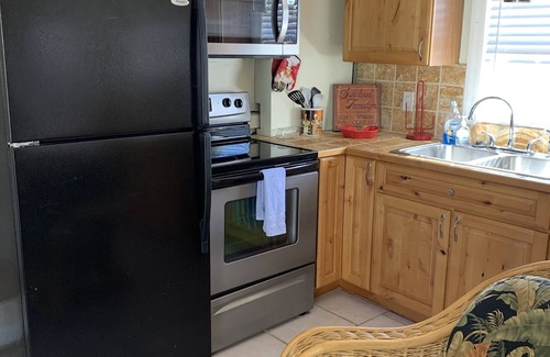 Englewood Casa | 5 minutes to the Englewood Beach!